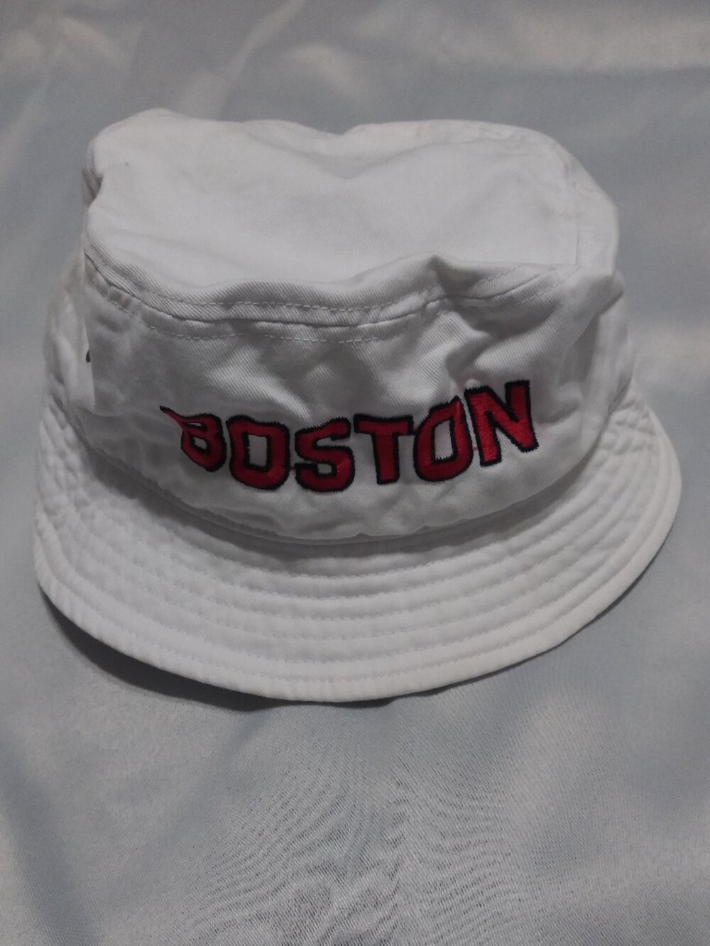 Newhattan  white Bucket Hat size S/M